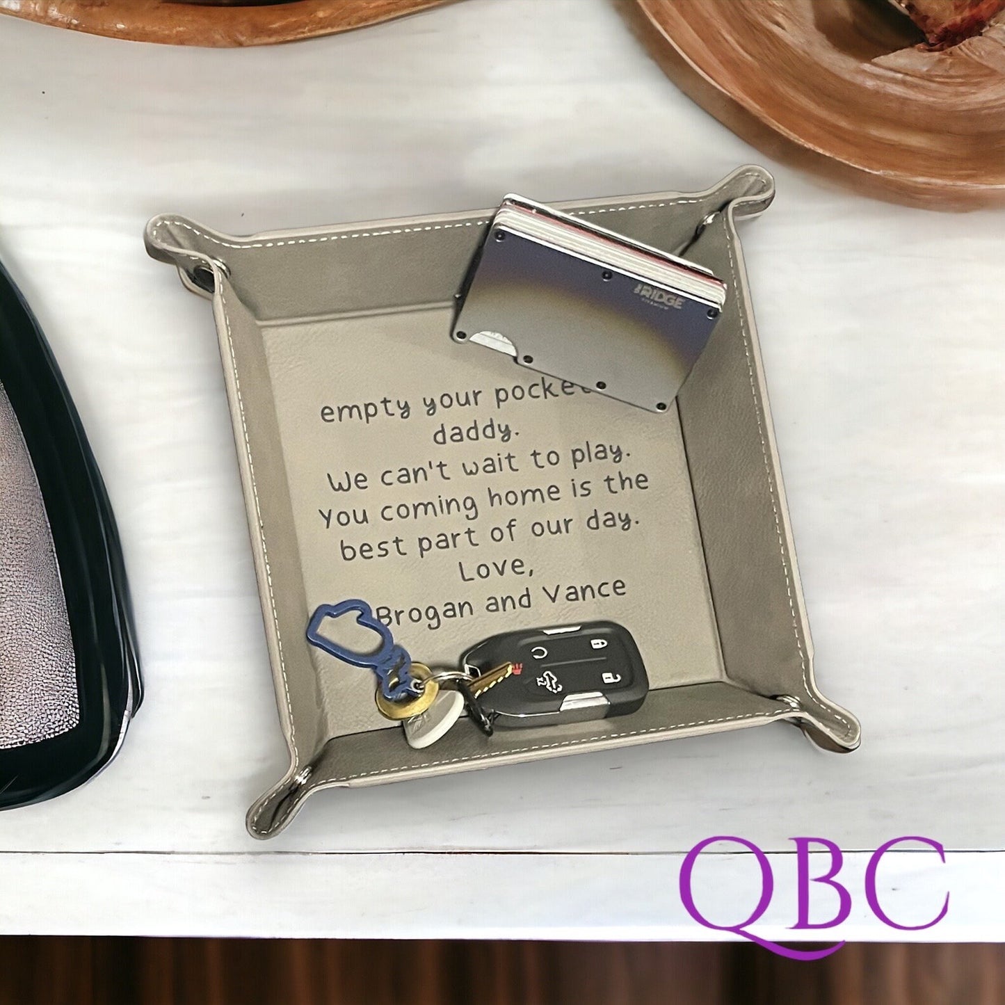 Personalized Leather Catch-All Tray – A Thoughtful Gift for Dad