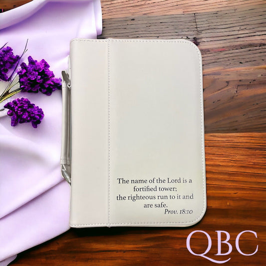 Funda de cuero personalizada para la Biblia como regalo de bautismo