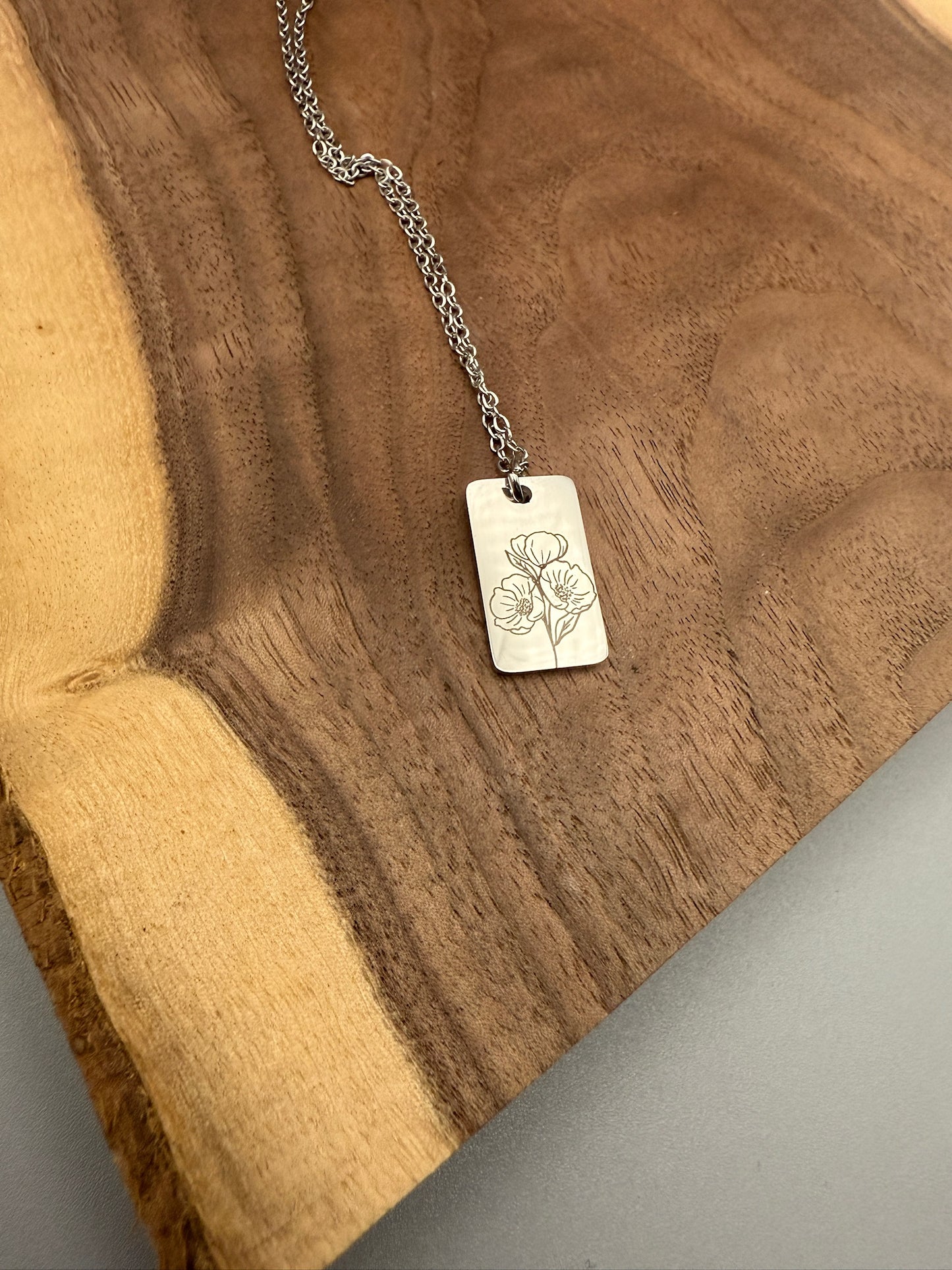 August Birth Flower Pendant – Poppy Engraved Necklace
