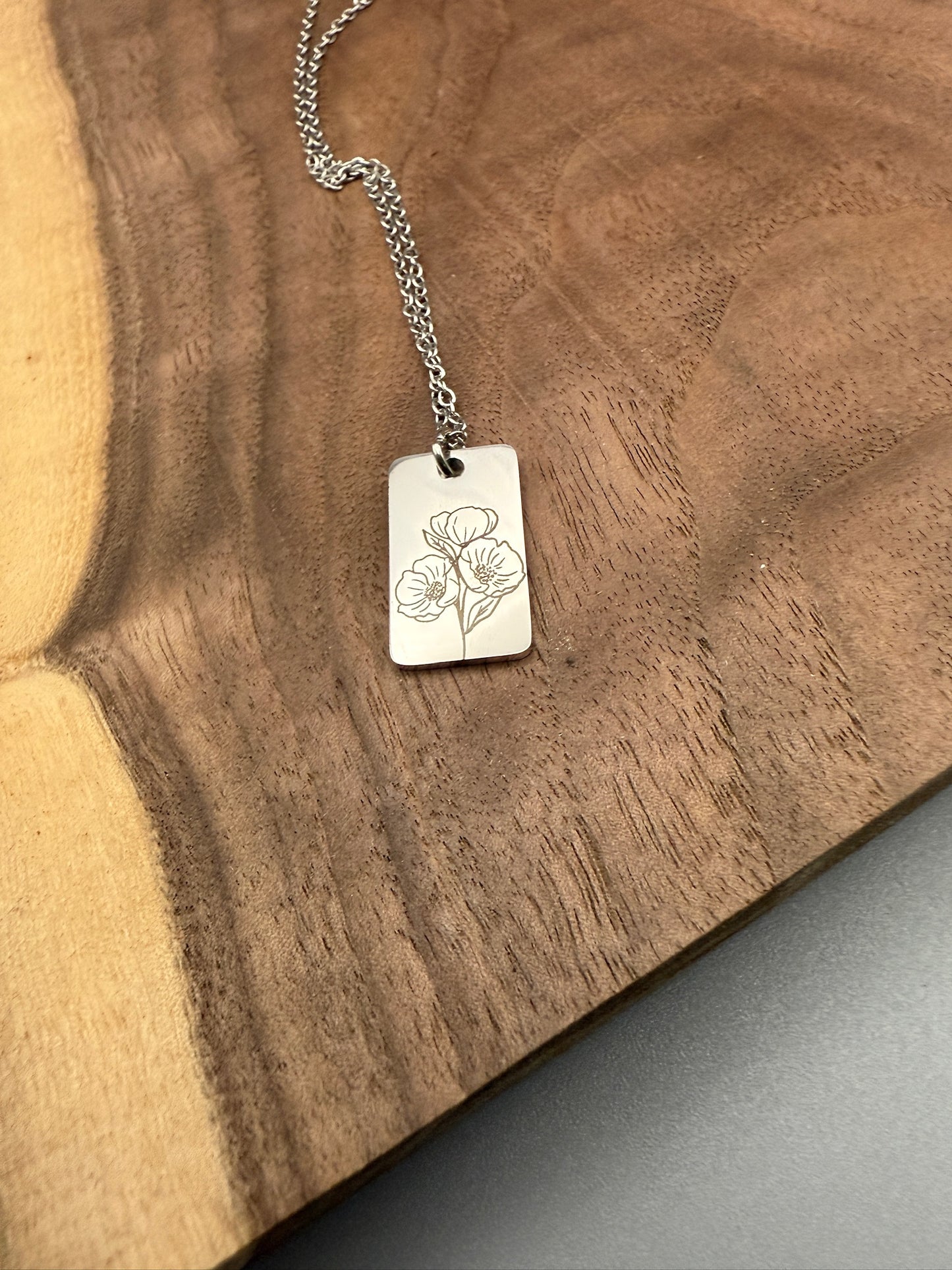 August Birth Flower Pendant – Poppy Engraved Necklace