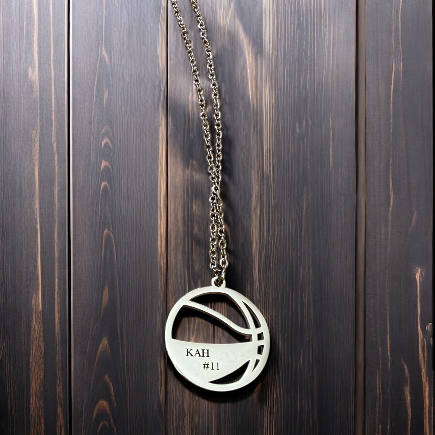 Collar de baloncesto grabado, colgante de baloncesto, regalo de entrenador, joyería de acero inoxidable, regalo personalizado para jugador de baloncesto, regalo de temporada