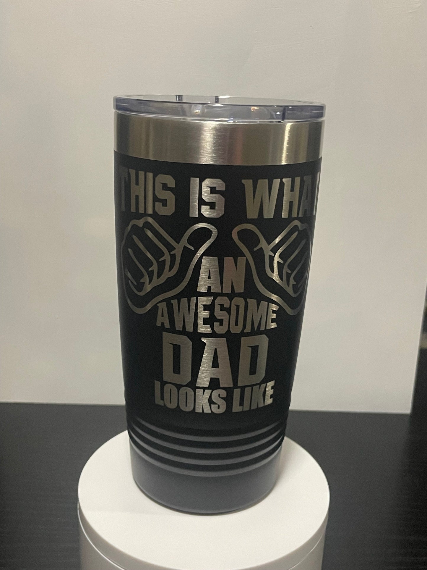 Regalo para papá Así es como se ve un papá increíble, taza de café grabada de 20 oz, regalos de cumpleaños increíbles para el Día del Padre para él
